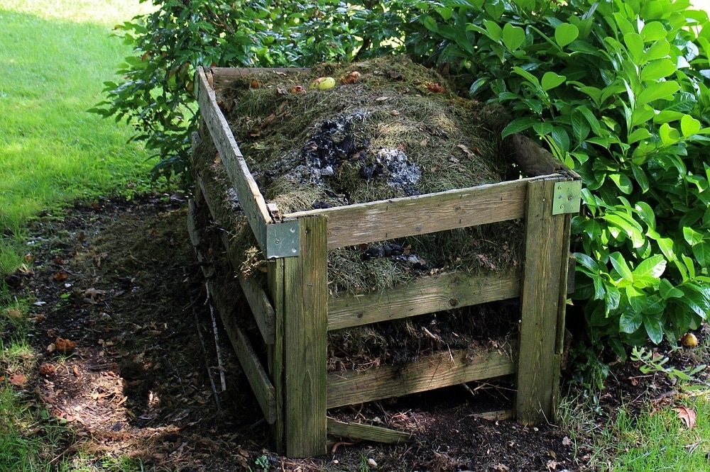 Come produrre il compost in giardino: il compostaggio domestico