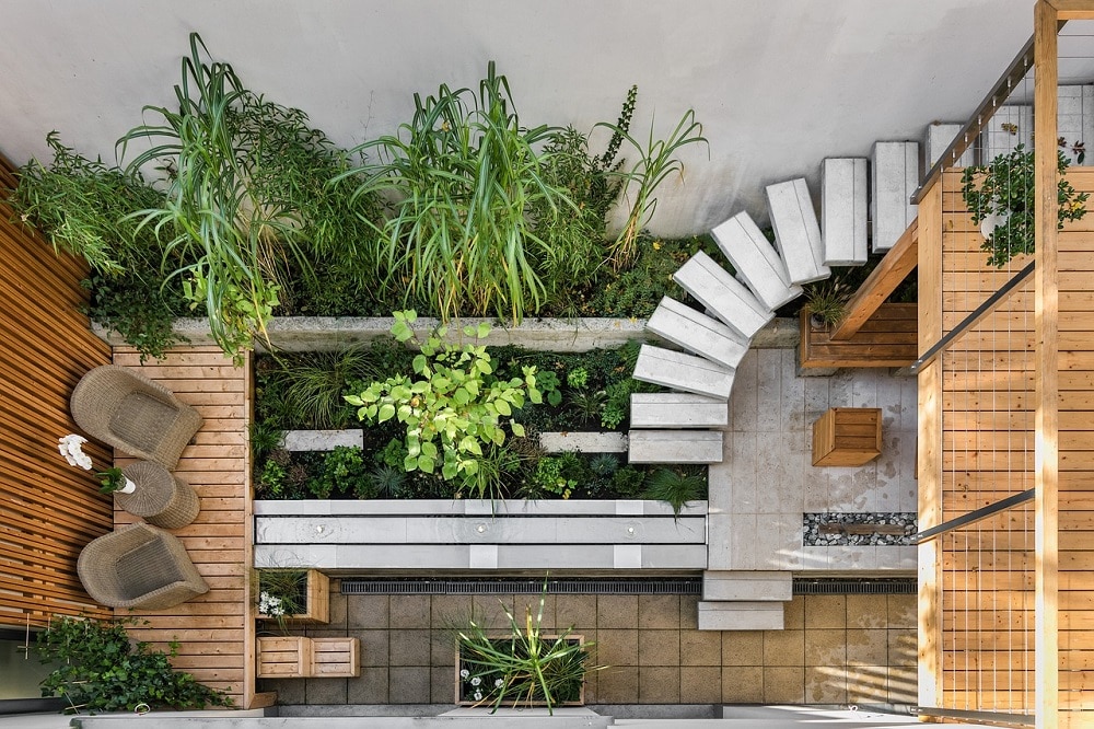 Come scegliere le piante per un balcone ombreggiato